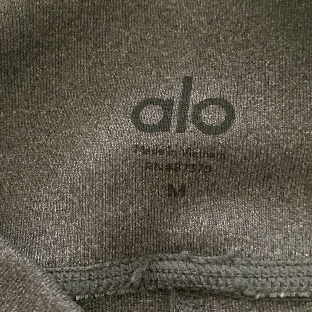 Alo yoga pants size medium - Picture 4 of 4